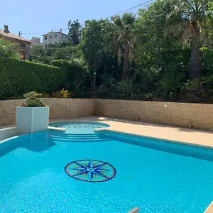 Appartement Charmant F1 Centre Avec Piscine, Mandelieu